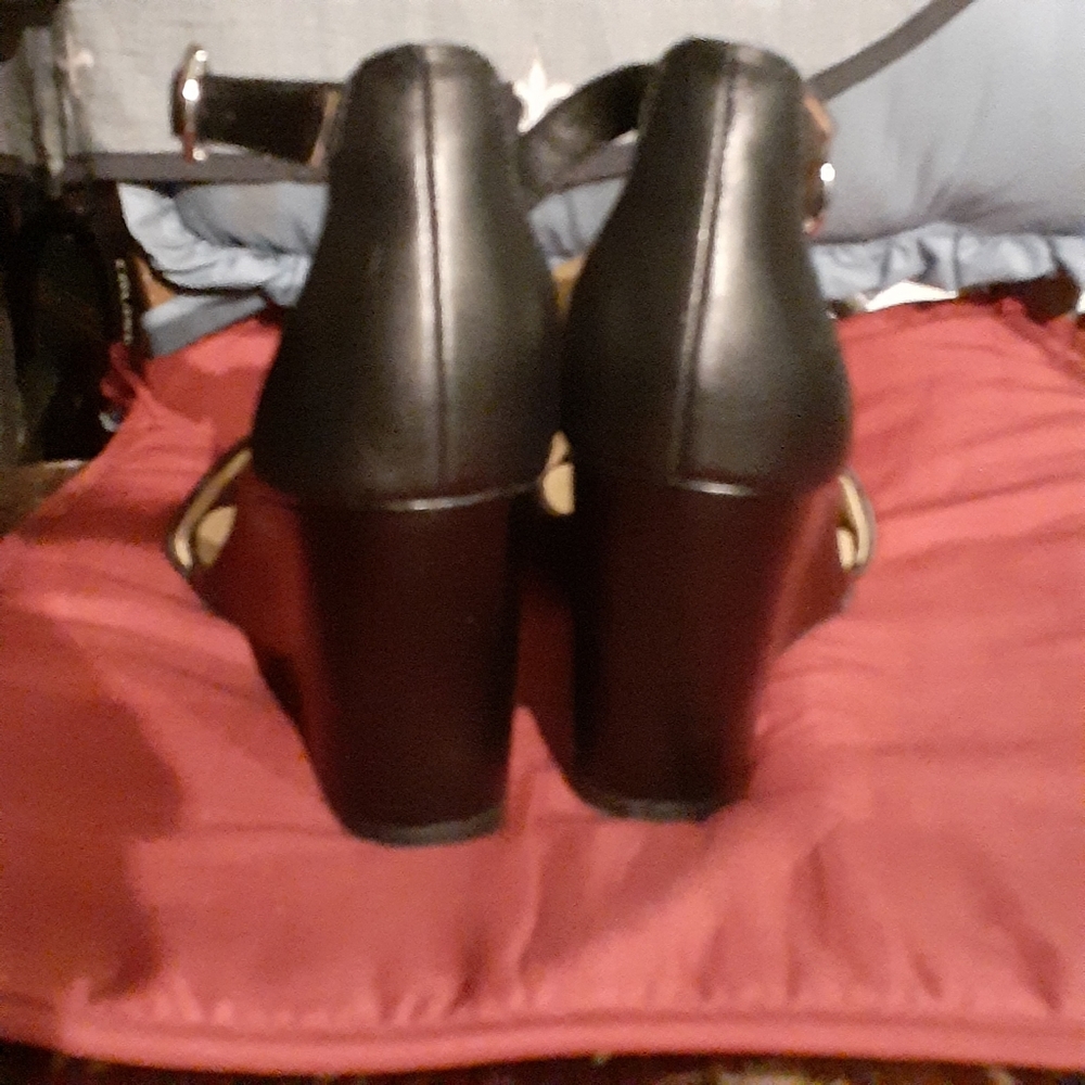 Sandals - Picture 2 of 3